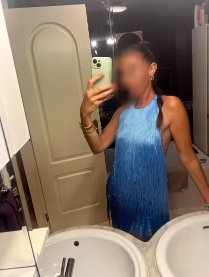 Anja, 32
