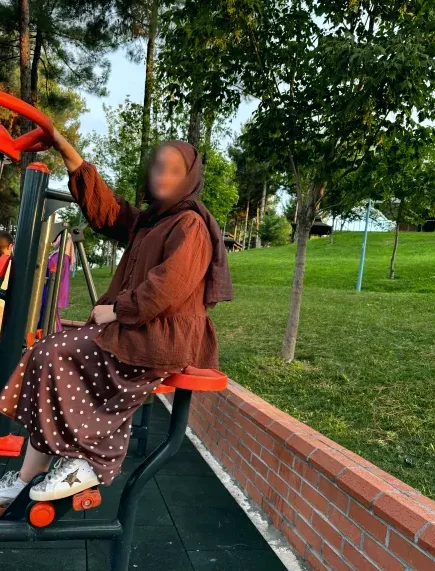 Büsra, 29
