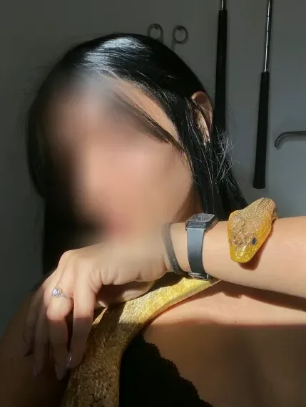 Greta, 27