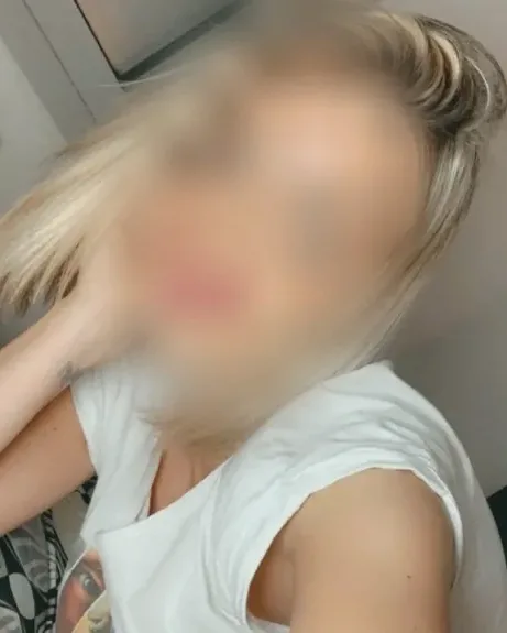 Julia, 35