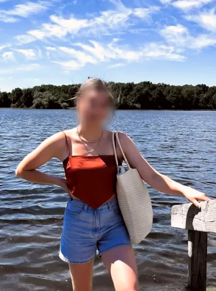 Lucia, 24