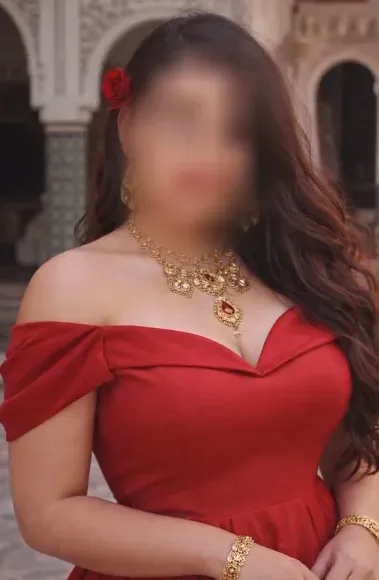 Manuela, 29