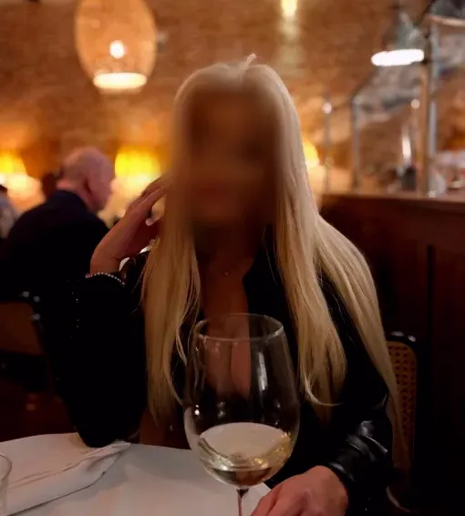 Melanie, 37