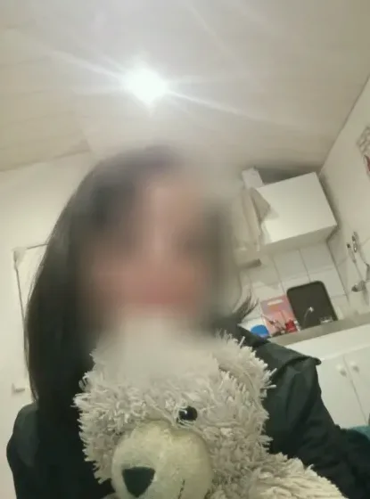 Nicole, 37