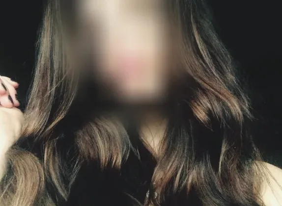 Nina, 31