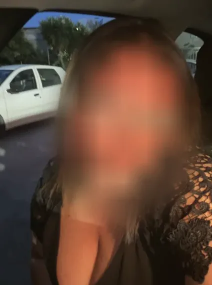Sabrina, 40