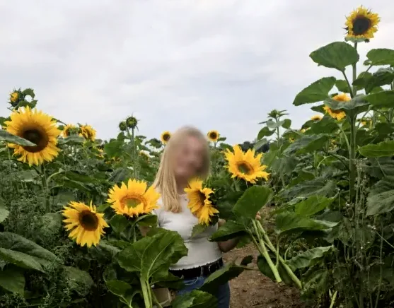 Sophie, 32